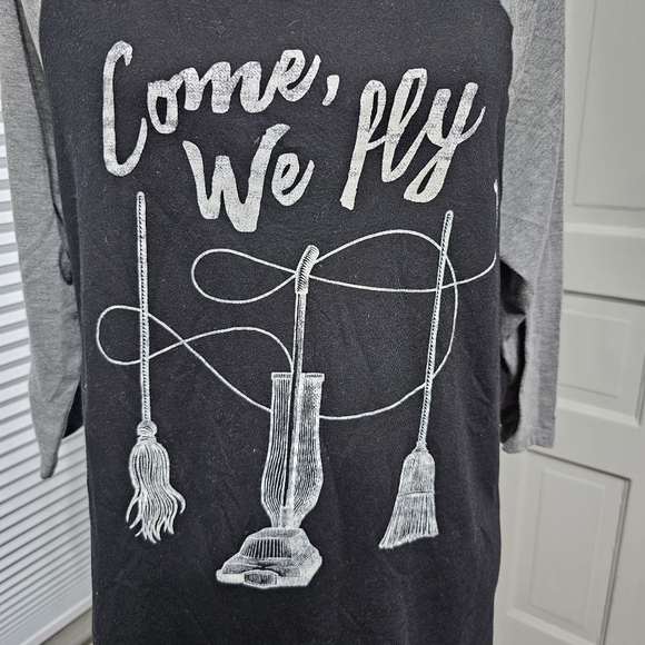 Torrid Hocus Pocus Fly Black & Grey Raglan - Picture 4 of 8